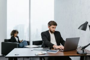 Sole Trader vs Limited Company UK: Which Should You Choose?